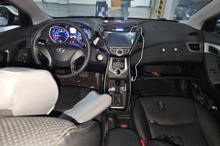 Used Hyundai Elantra (5th Generation / Langdong) 2013 1.6L Automatic Leading Model Center Console