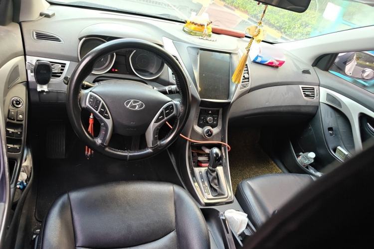 Used Hyundai Elantra (5th Generation / Langdong) 2013 1.6L Automatic Luxury Model Center Console