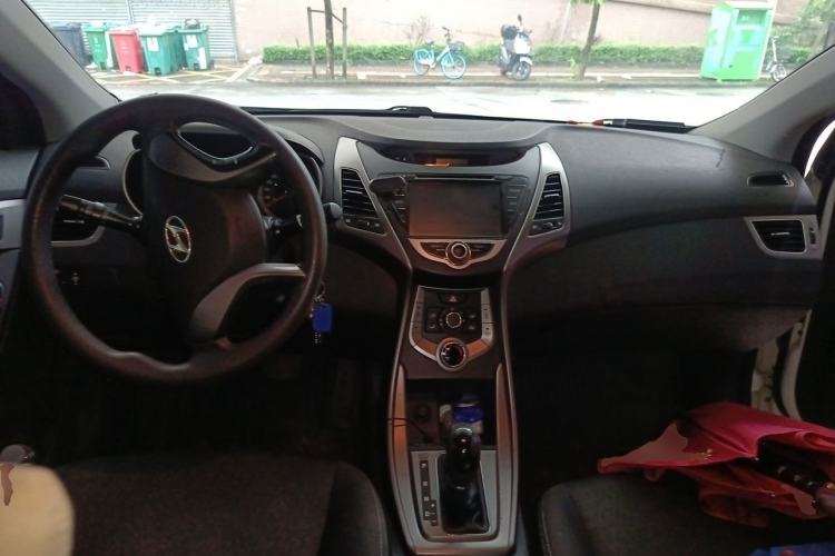 Used Hyundai Elantra (5th Generation / Langdong) 2013 1.6L Automatic Leading Model Center Console