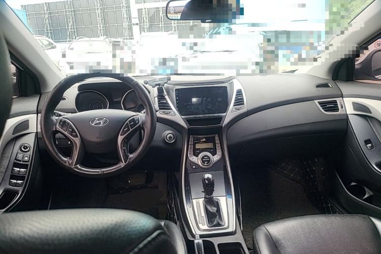 Used Hyundai Elantra (5th Generation / Langdong) 2013 1.6L Automatic Leading Model Center Console