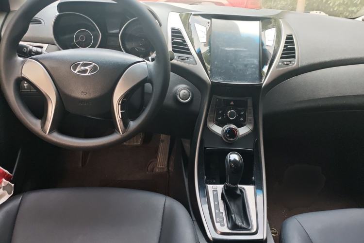 Used Hyundai Elantra (5th Generation / Langdong) 2013 1.6L Automatic Leading Model Center Console