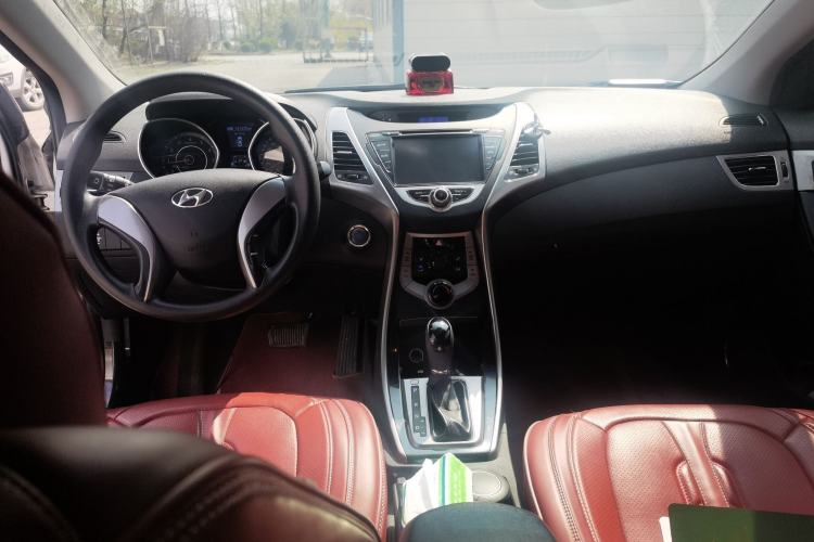 Used Hyundai Elantra (5th Generation / Langdong) 2013 1.6L Automatic Leading Model Center Console