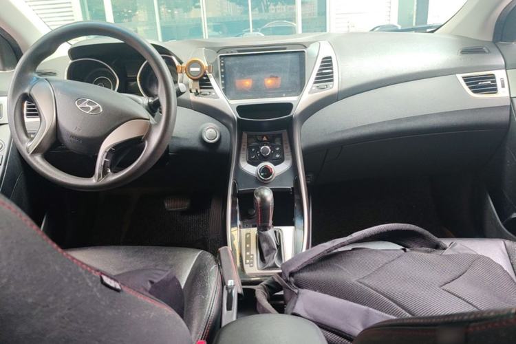 Used Hyundai Elantra (5th Generation / Langdong) 2013 1.6L Automatic Leading Model Center Console