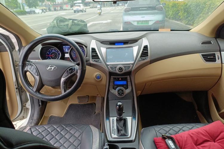 Used Hyundai Elantra (5th Generation / Langdong) 2013 1.6L Automatic Luxury Model Center Console