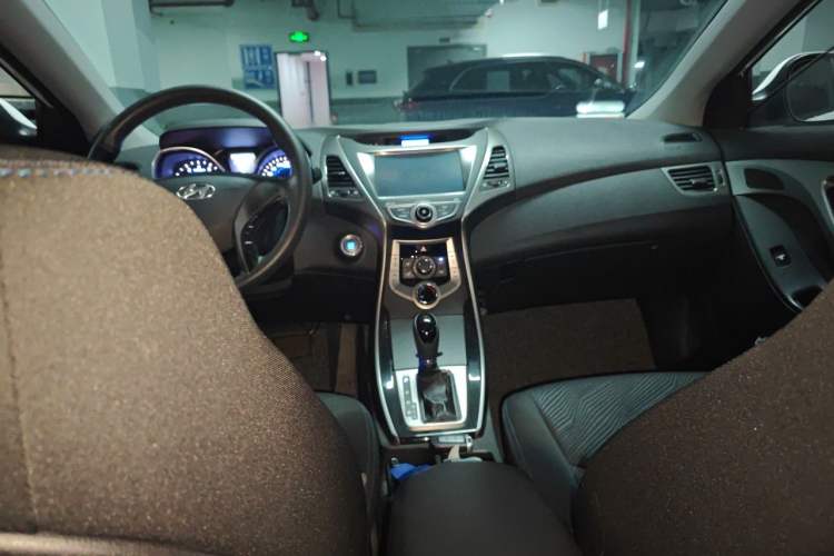Used Hyundai Elantra (5th Generation / Langdong) 2013 1.6L Automatic Leading Model Center Console