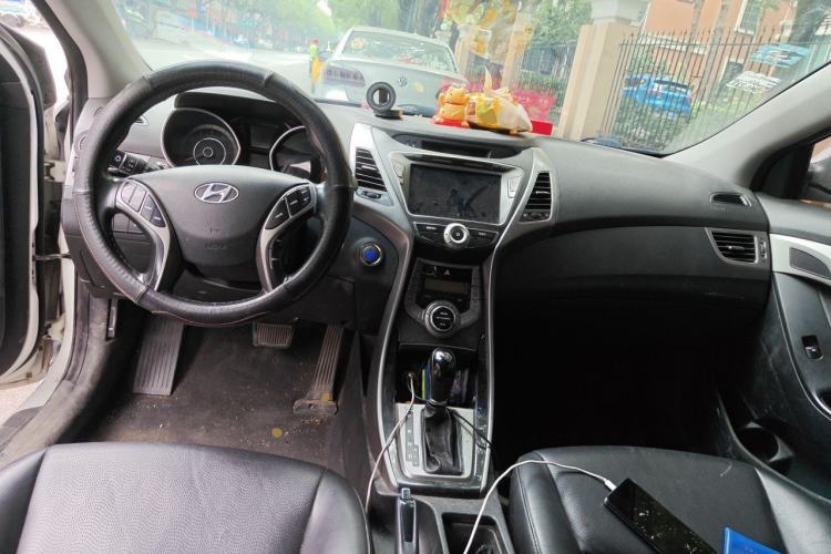 Used Hyundai Elantra (5th Generation / Langdong) 2013 1.6L Automatic Leading Model Center Console