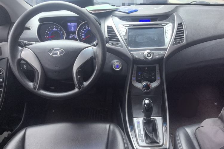 Used Hyundai Elantra (5th Generation / Langdong) 2013 1.6L Automatic Leading Model Center Console