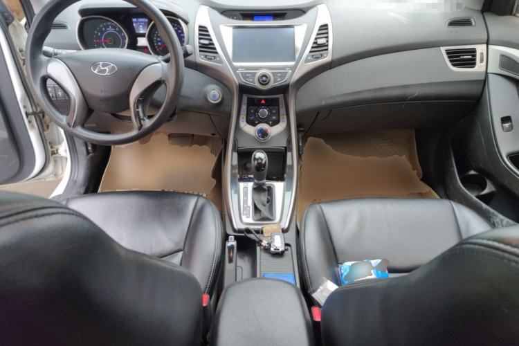 Used Hyundai Elantra (5th Generation / Langdong) 2013 1.6L Automatic Leading Model Center Console