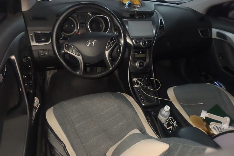 Used Hyundai Elantra (5th Generation / Langdong) 2013 1.6L Automatic Luxury Model Center Console