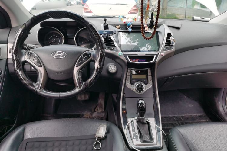 Used Hyundai Elantra (5th Generation / Langdong) 2013 1.6L Automatic Leading Model Center Console