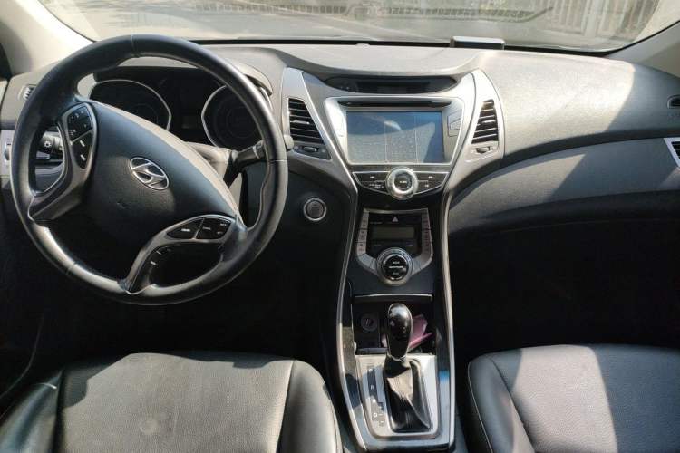 Used Hyundai Elantra (5th Generation / Langdong) 2013 1.6L Automatic Luxury Model Center Console