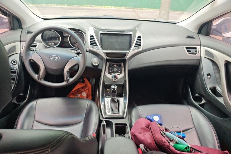 Used Hyundai Elantra (5th Generation / Langdong) 2013 1.6L Automatic Leading Model Center Console