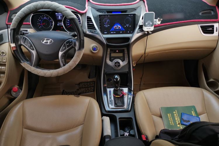 Used Hyundai Elantra (5th Generation / Langdong) 2013 1.6L Automatic Luxury Model Center Console