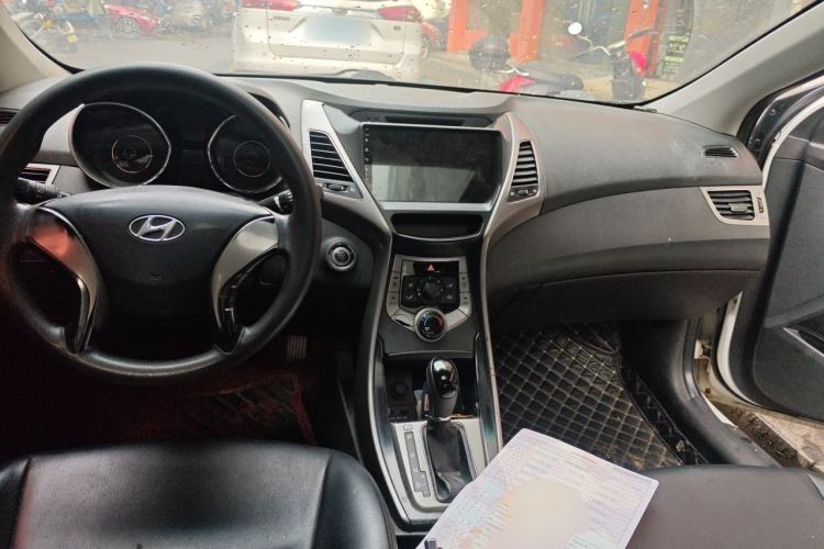 Used Hyundai Elantra (5th Generation / Langdong) 2013 1.6L Automatic Leading Model Center Console