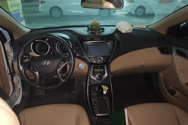Used Hyundai Elantra (5th Generation / Langdong) 2013 1.6L Automatic Luxury Model Center Console