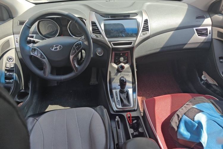 Used Hyundai Elantra (5th Generation / Langdong) 2013 1.6L Automatic Leading Model Center Console