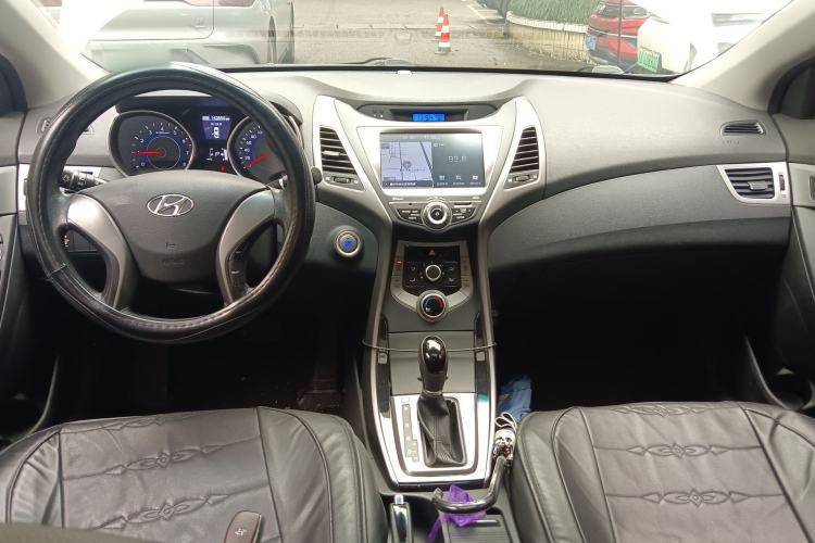 Used Hyundai Elantra (5th Generation / Langdong) 2013 1.6L Automatic Leading Model Center Console