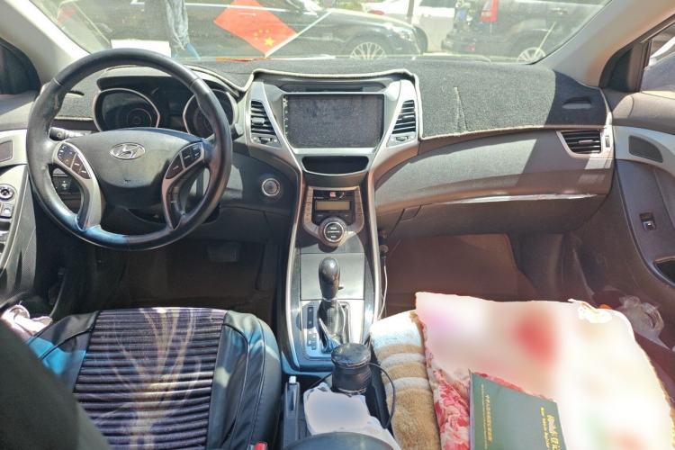 Used Hyundai Elantra (5th Generation / Langdong) 2013 1.6L Automatic Luxury Model Center Console