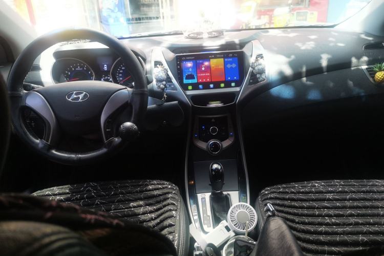 Used Hyundai Elantra (5th Generation / Langdong) 2013 1.6L Automatic Leading Model Center Console