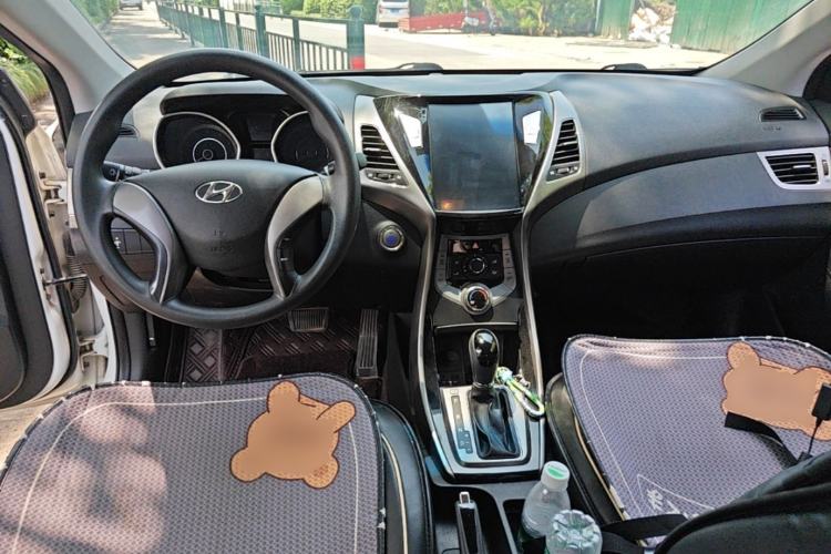 Used Hyundai Elantra (5th Generation / Langdong) 2013 1.6L Automatic Leading Model Center Console
