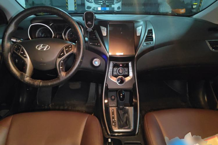 Used Hyundai Elantra (5th Generation / Langdong) 2013 1.6L Automatic Leading Model Center Console