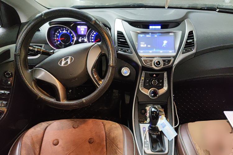 Used Hyundai Elantra (5th Generation / Langdong) 2013 1.6L Automatic Leading Model Center Console