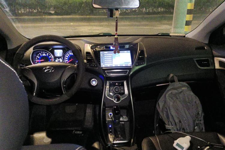 Used Hyundai Elantra (5th Generation / Langdong) 2013 1.6L Automatic Leading Model Center Console