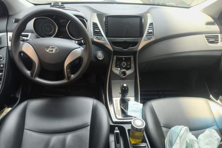 Used Hyundai Elantra (5th Generation / Langdong) 2013 1.6L Automatic Leading Model Center Console