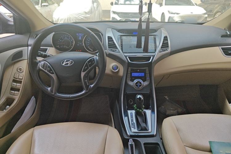 Used Hyundai Elantra (5th Generation / Langdong) 2013 1.6L Automatic Luxury Model Center Console