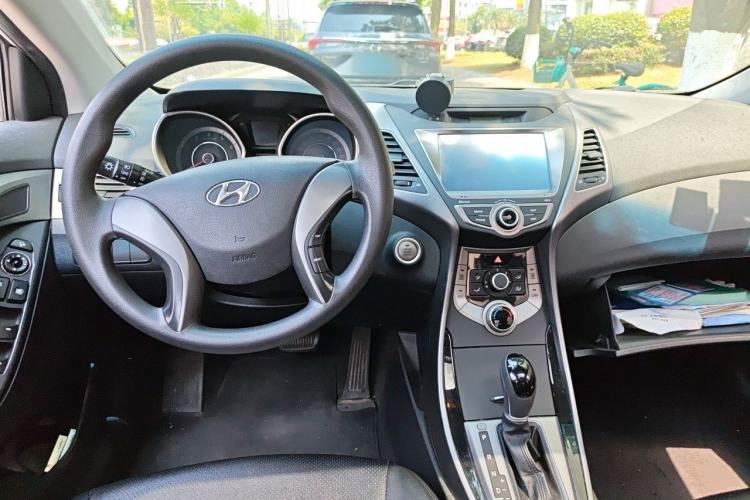 Used Hyundai Elantra (5th Generation / Langdong) 2013 1.6L Automatic Luxury Model Center Console
