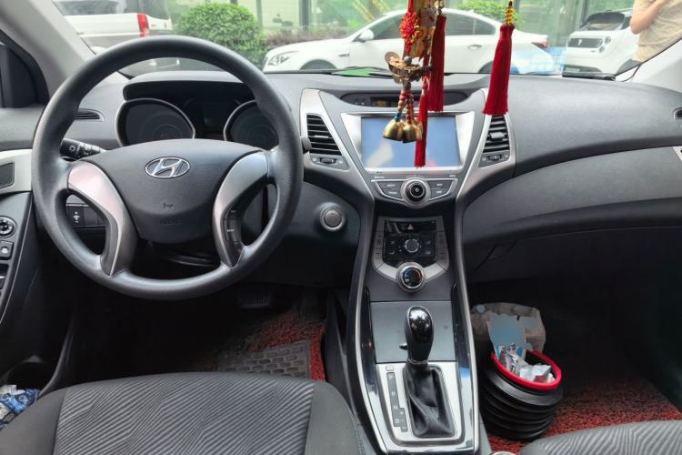 Used Hyundai Elantra (5th Generation / Langdong) 2013 1.6L Automatic Leading Model Center Console