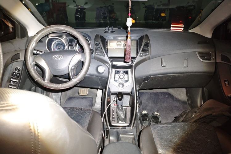 Used Hyundai Elantra (5th Generation / Langdong) 2013 1.6L Automatic Leading Model Center Console