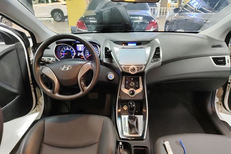 Used Hyundai Elantra (5th Generation / Langdong) 2013 1.6L Automatic Leading Model Center Console