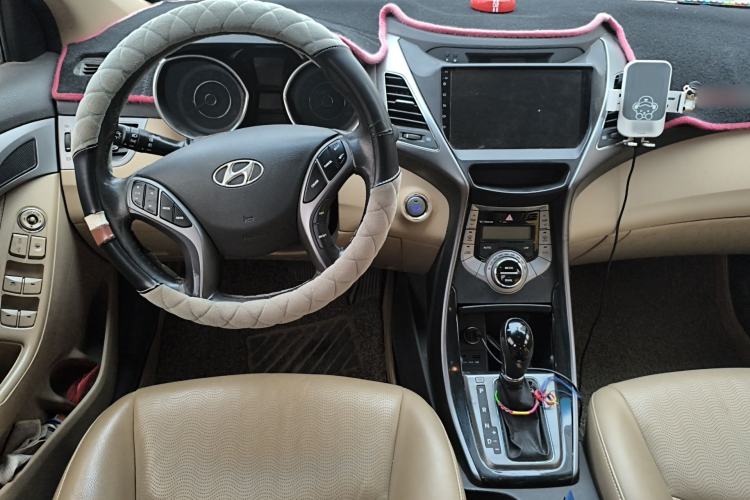 Used Hyundai Elantra (5th Generation / Langdong) 2013 1.6L Automatic Luxury Model Center Console