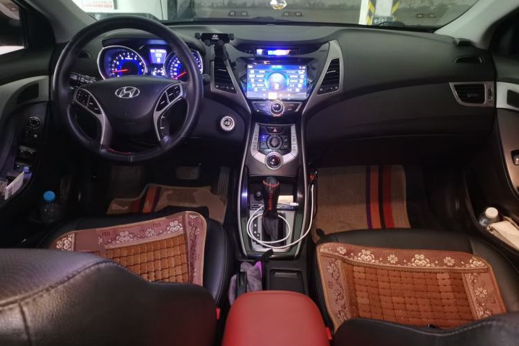 Used Hyundai Elantra (5th Generation / Langdong) 2013 1.6L Automatic Leading Model Center Console