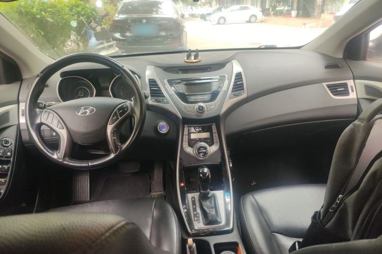 Used Hyundai Elantra (5th Generation / Langdong) 2013 1.6L Automatic Luxury Model Center Console