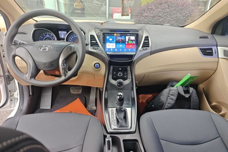 Used Hyundai Elantra (5th Generation / Langdong) 2013 1.6L Automatic Leading Model Center Console