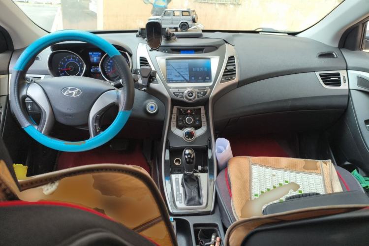 Used Hyundai Elantra (5th Generation / Langdong) 2013 1.6L Automatic Leading Model Center Console