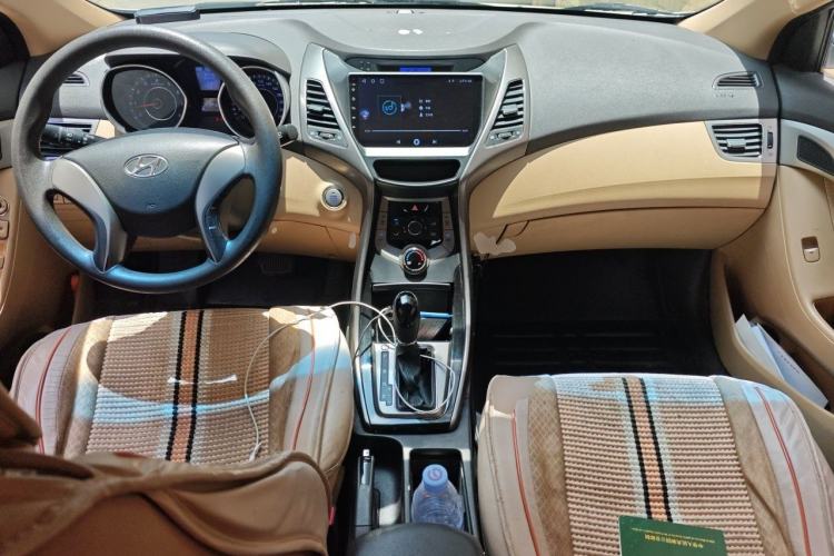 Used Hyundai Elantra (5th Generation / Langdong) 2013 1.6L Automatic Leading Model Center Console