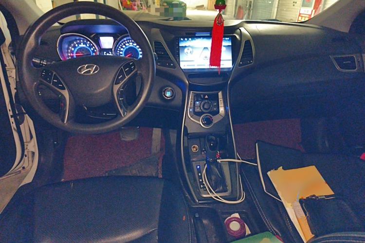Used Hyundai Elantra (5th Generation / Langdong) 2013 1.6L Automatic Leading Model Center Console