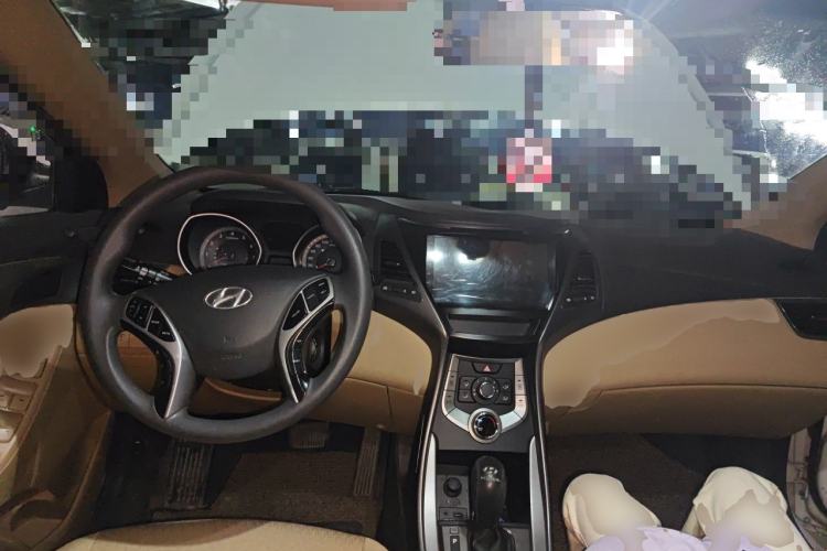 Used Hyundai Elantra (5th Generation / Langdong) 2013 1.6L Automatic Leading Model Center Console