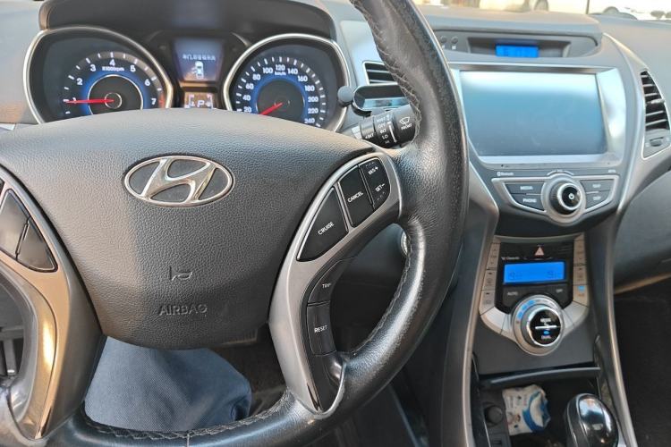 Used Hyundai Elantra (5th Generation / Langdong) 2013 1.6L Automatic Luxury Model Center Console