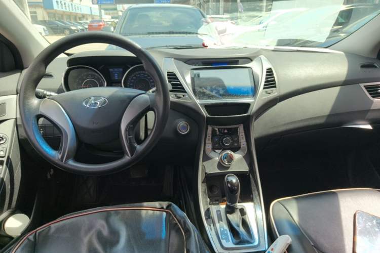 Used Hyundai Elantra (5th Generation / Langdong) 2013 1.6L Automatic Leading Model Center Console