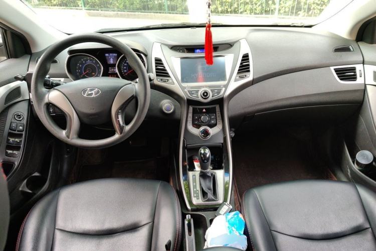 Used Hyundai Elantra (5th Generation / Langdong) 2013 1.6L Automatic Leading Model Center Console