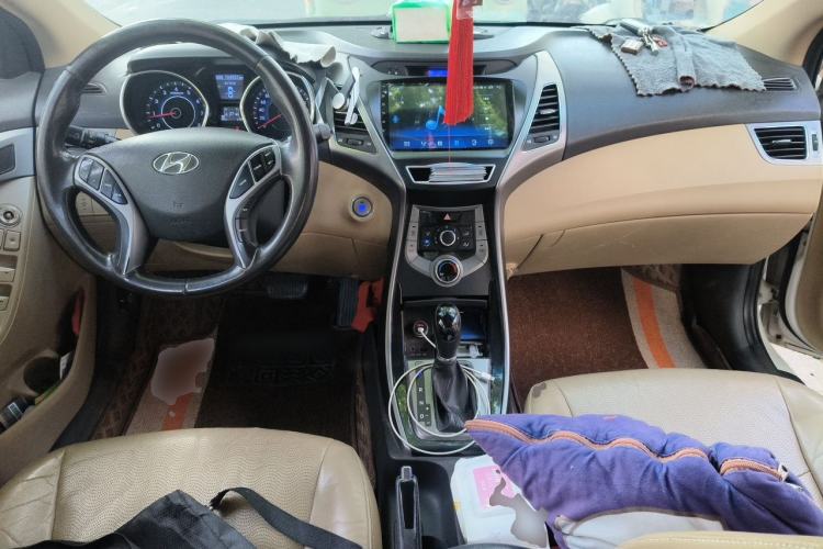 Used Hyundai Elantra (5th Generation / Langdong) 2013 1.6L Automatic Leading Model Center Console