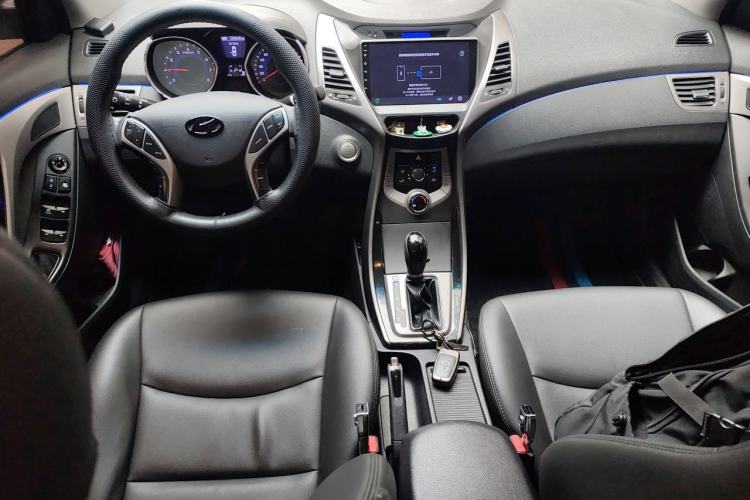 Used Hyundai Elantra (5th Generation / Langdong) 2013 1.6L Automatic Leading Model Center Console