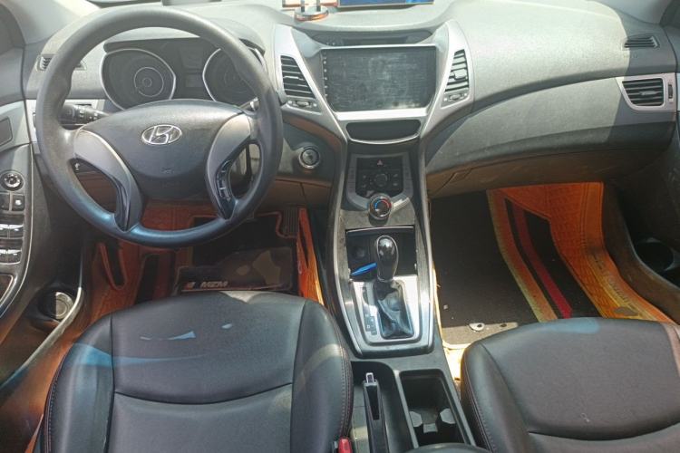 Used Hyundai Elantra (5th Generation / Langdong) 2013 1.6L Automatic Leading Model Center Console