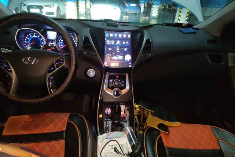 Used Hyundai Elantra (5th Generation / Langdong) 2013 1.6L Automatic Leading Model Center Console