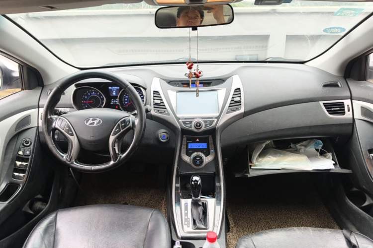 Used Hyundai Elantra (5th Generation / Langdong) 2013 1.6L Automatic Luxury Model Center Console