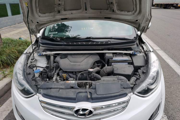 Used Hyundai Elantra (5th Generation / Langdong) 2013 1.6L Automatic Leading Model Engine Bay